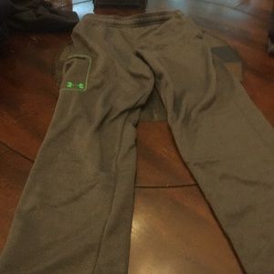 UA large youth sweat pants